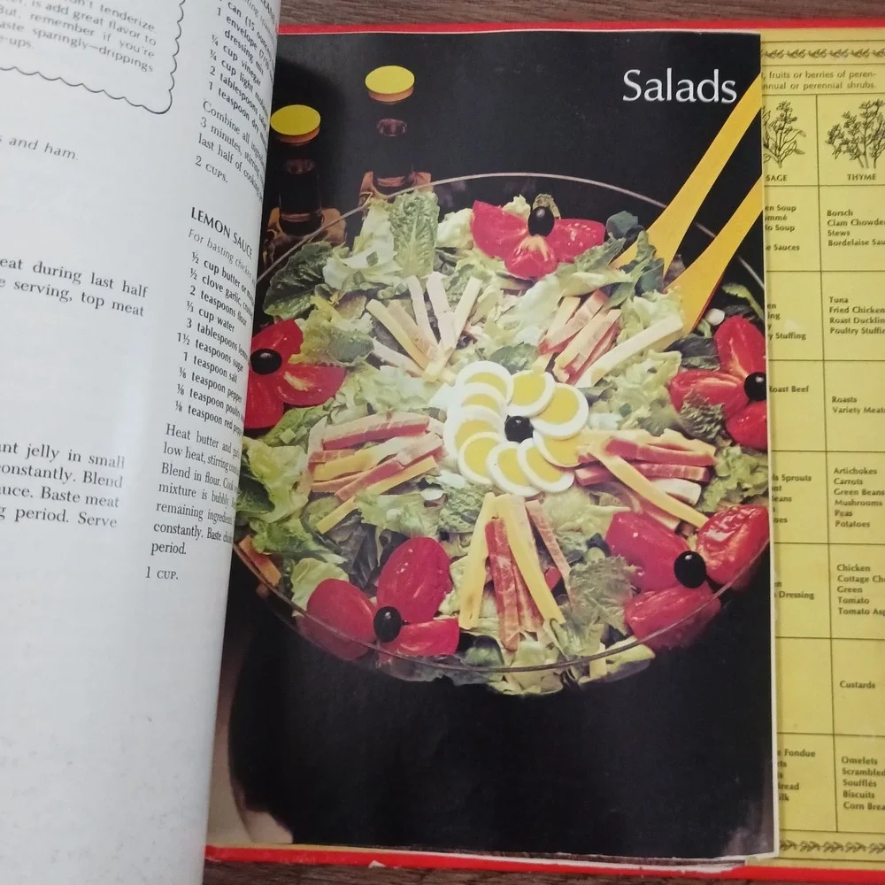 Betty Crocker Cookbook Pie Hardcover 5 Ring Binder 1976 27th Printing Golden